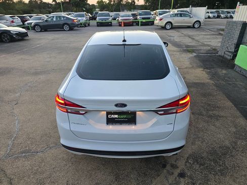Used 2018 Ford Fusion SE image 10