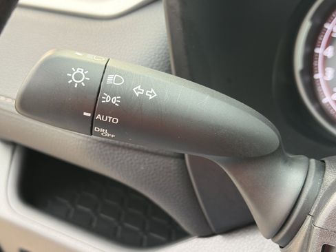 Used 2025 Toyota RAV4 XLE AWD/4WD image 25