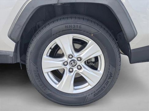 Used 2020 Toyota RAV4 XLE FWD image 22