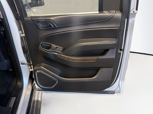 Used 2018 Chevrolet Suburban LT AWD/4WD image 31