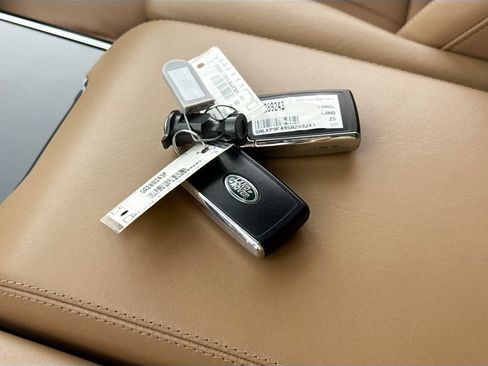 Used 2025 Land Rover Range Rover SE AWD/4WD image 17