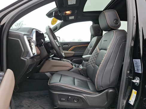 Certified 2025 GMC Canyon Denali image 12