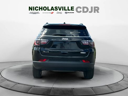Used 2024 Jeep Compass Latitude AWD/4WD image 4