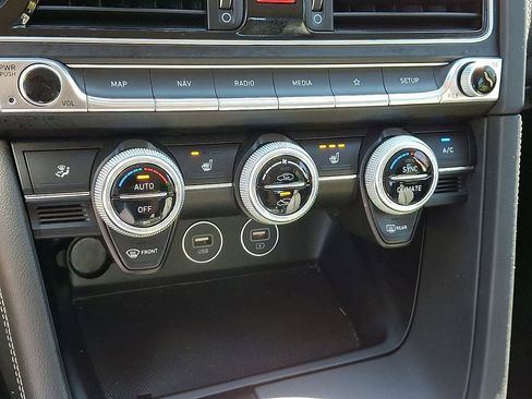 Used 2023 Genesis G70 2.0T image 16