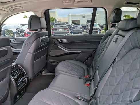 Used 2025 BMW X7 xDrive40i AWD/4WD image 16