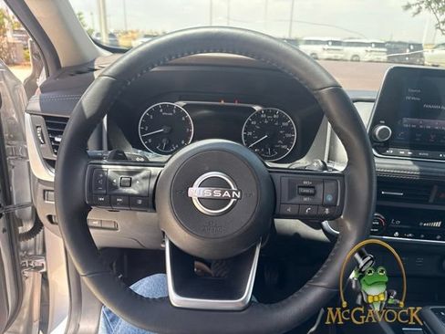 Used 2023 Nissan Rogue SV w/ SV Premium B Package FWD image 19