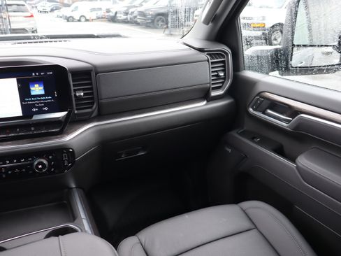 Used 2025 Chevrolet Silverado 2500 LTZ w/ LTZ Plus Package image 17