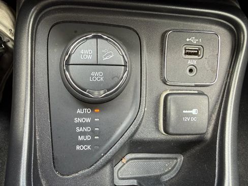 Used 2019 Jeep Compass Trailhawk AWD/4WD image 25