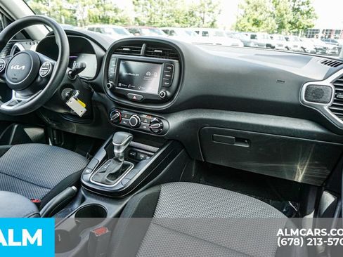 Used 2025 Kia Soul LX w/ LX Technology Package FWD image 24