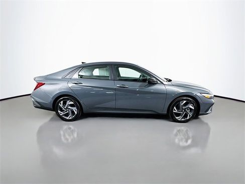 Certified 2025 Hyundai Elantra Sport image 9