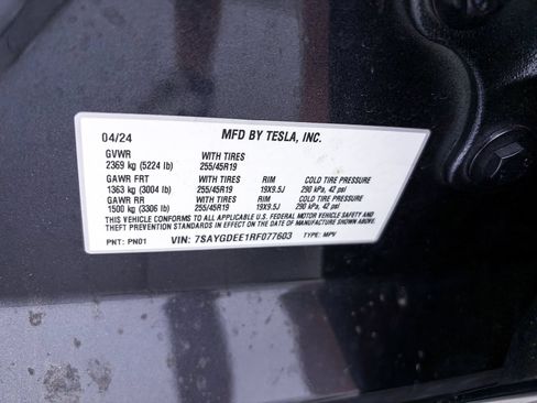 Used 2024 Tesla Model Y Long Range AWD/4WD image 35
