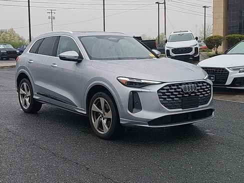Used 2025 Audi Q5 Premium Plus w/ Premium Plus image 1