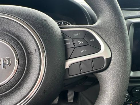 Used 2023 Jeep Renegade Latitude AWD/4WD image 20