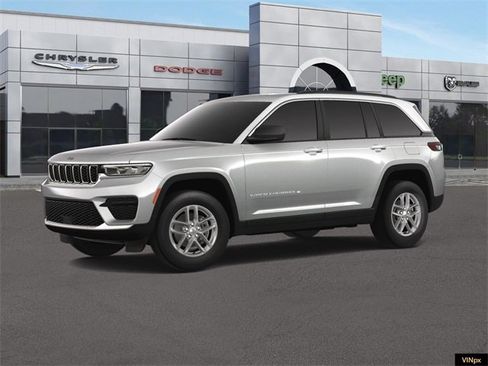 Used 2024 Jeep Grand Cherokee Laredo X image 2