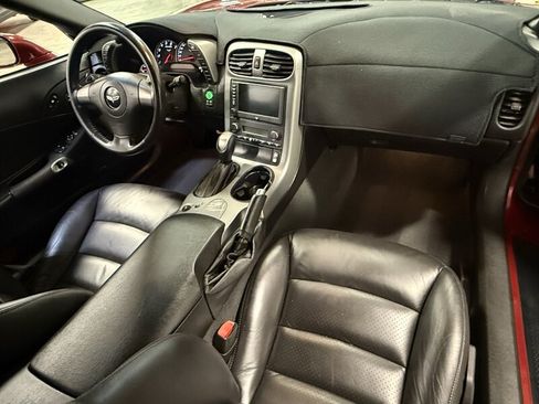 Used 2006 Chevrolet Corvette Coupe w/ Preferred Equipment Group RWD image 2