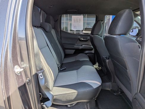 Used 2021 Toyota Tacoma TRD Off-Road AWD/4WD image 37