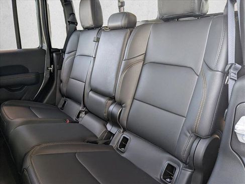 New 2025 Jeep Gladiator Sport image 15