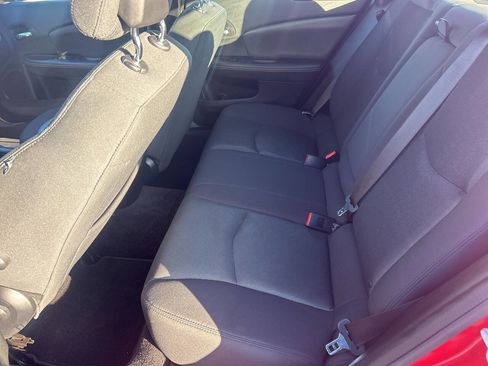 Used 2014 Dodge Avenger SE image 15