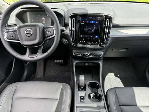 New 2025 Volvo XC40 B5 Core w/ Protection Package Premier AWD/4WD image 28
