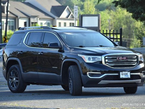 Used 2018 GMC Acadia SLT w/ LPO, Floor Liner Package AWD/4WD image 4