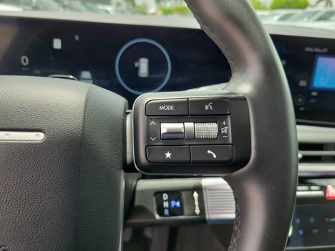 Used 2025 Hyundai Santa Fe Limited FWD image 25