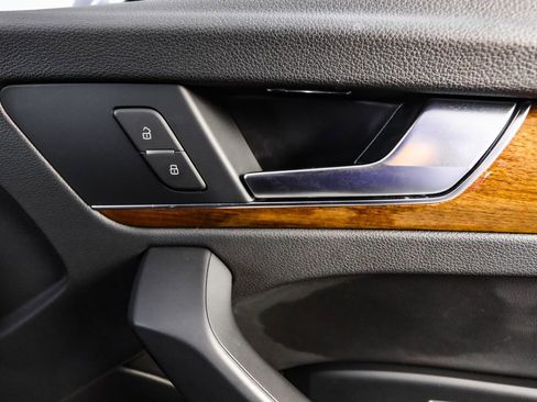 Used 2022 Audi Q5 e Premium image 45