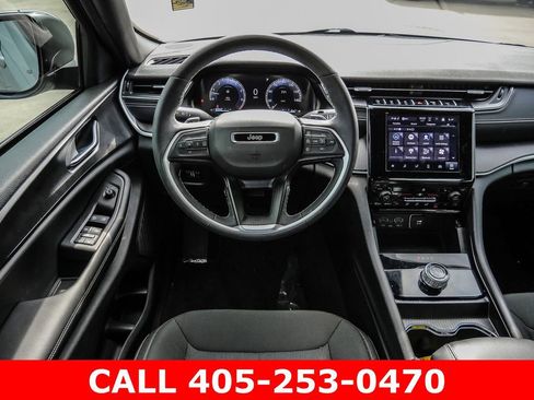 Used 2025 Jeep Grand Cherokee Laredo w/ Luxury Tech Group I AWD/4WD image 21