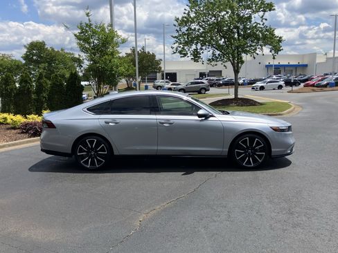 Used 2025 Honda Accord Touring image 10