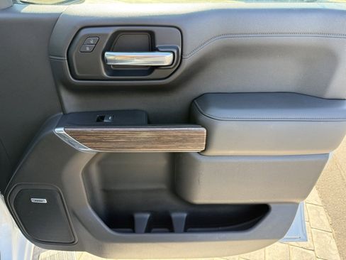 Used 2020 Chevrolet Silverado 1500 High Country w/ Technology Package image 11