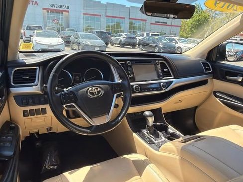 Used 2019 Toyota Highlander XLE AWD/4WD image 7