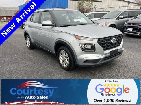Used 2021 Hyundai Venue SE image 1