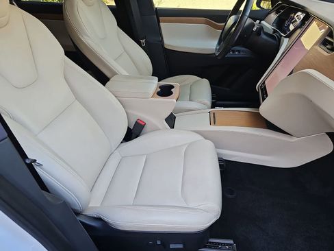 Used 2020 Tesla Model X Long Range image 18