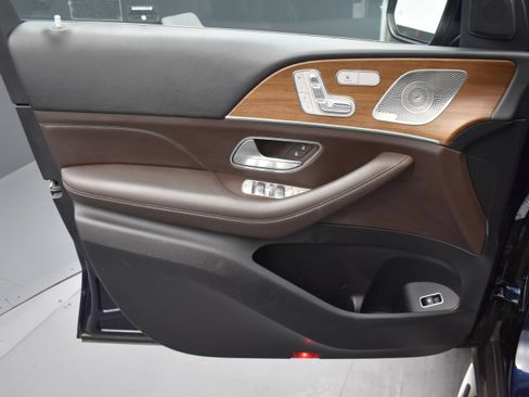 Used 2022 Mercedes-Benz GLE 350 4MATIC w/ Premium Package image 9