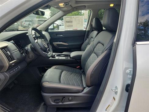 New 2025 Nissan Pathfinder Platinum w/ Cargo Package image 6