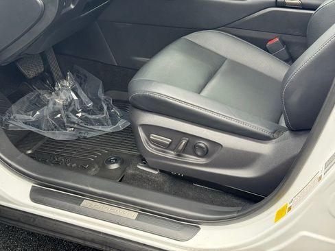 Certified 2025 Toyota Crown Limited image 23