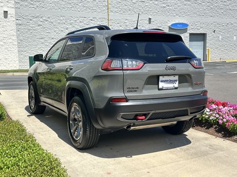 Used 2022 Jeep Cherokee Trailhawk w/ Comfort/Convenience Group AWD/4WD image 5