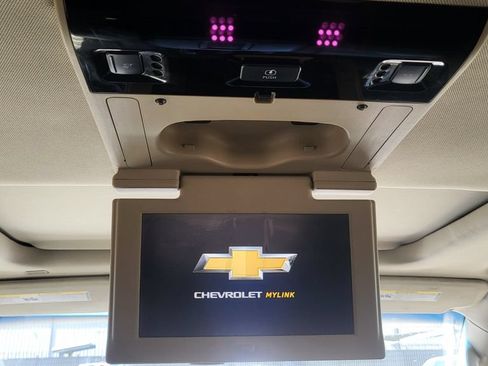 Used 2017 Chevrolet Suburban LT RWD image 35