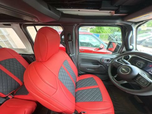 Used 2025 Jeep Wrangler Unlimited Sport AWD/4WD image 28