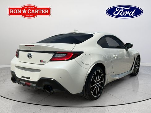 Used 2025 Toyota GR86 RWD image 6