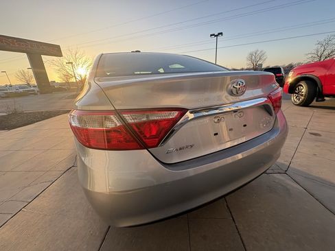 Used 2015 Toyota Camry LE image 6