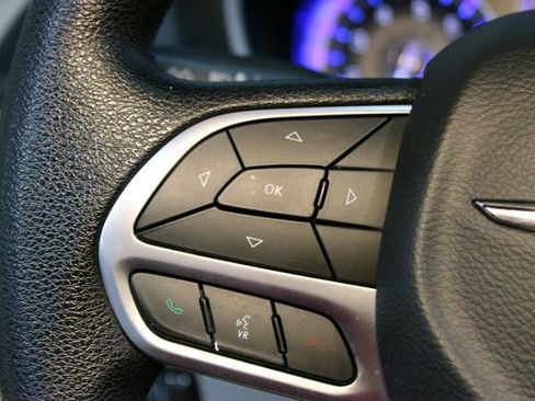 Used 2020 Chrysler Voyager Lxi FWD image 22