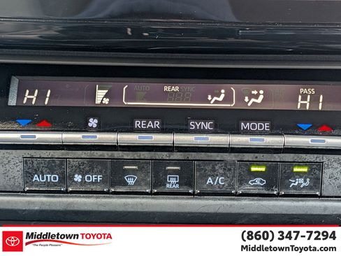 Used 2024 Toyota Sienna LE image 25