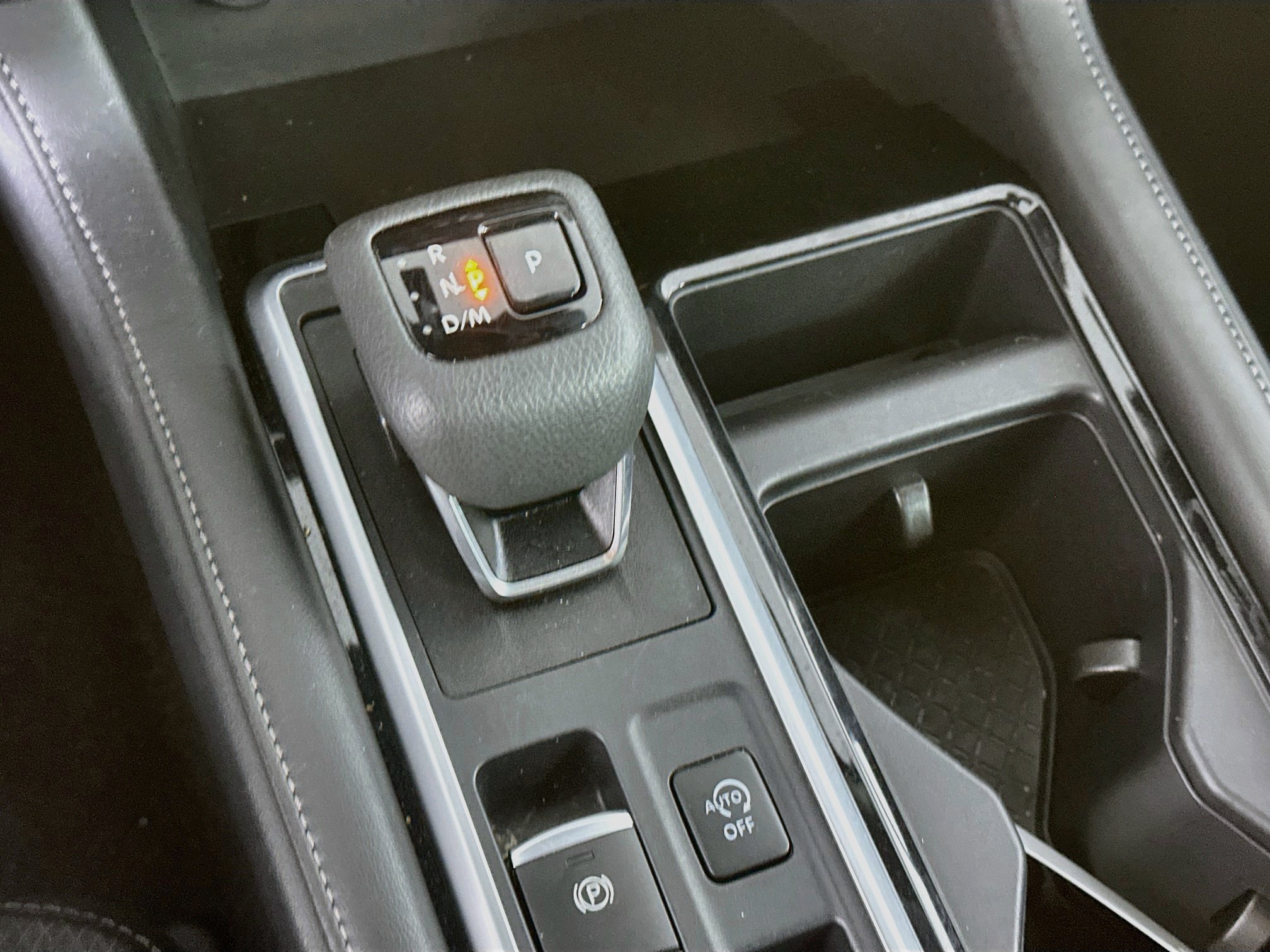 Used 2025 Nissan Pathfinder SV FWD image 24