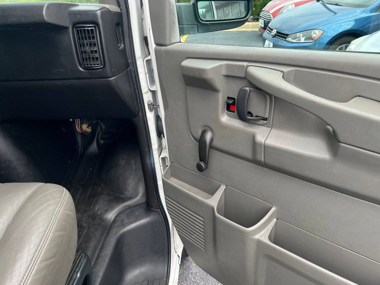 Used 2012 Chevrolet Express 2500 w/ Cold Climate Package RWD image 24