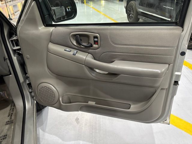Used 2004 Chevrolet Blazer LS w/ Preferred Equipment Group AWD/4WD image 19