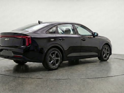 Used 2025 Kia K4 LXS image 9