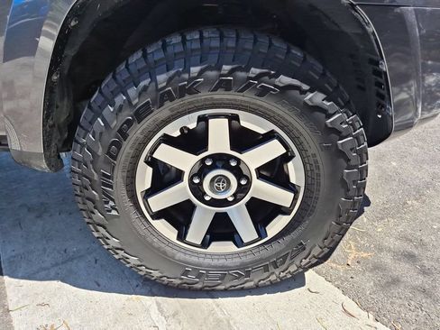 Used 2019 Toyota 4Runner TRD Off-Road Premium AWD/4WD image 29