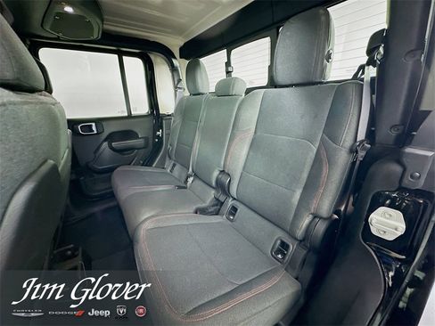 Used 2024 Jeep Gladiator Rubicon w/ Technology Group image 17