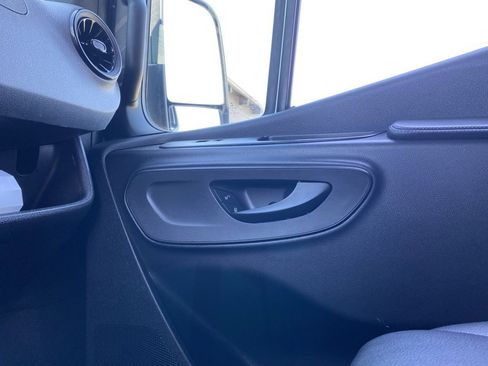Used 2021 Mercedes-Benz Sprinter 4500 image 22