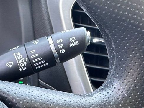 Used 2023 GMC Acadia SLE w/ Driver Convenience Package image 15